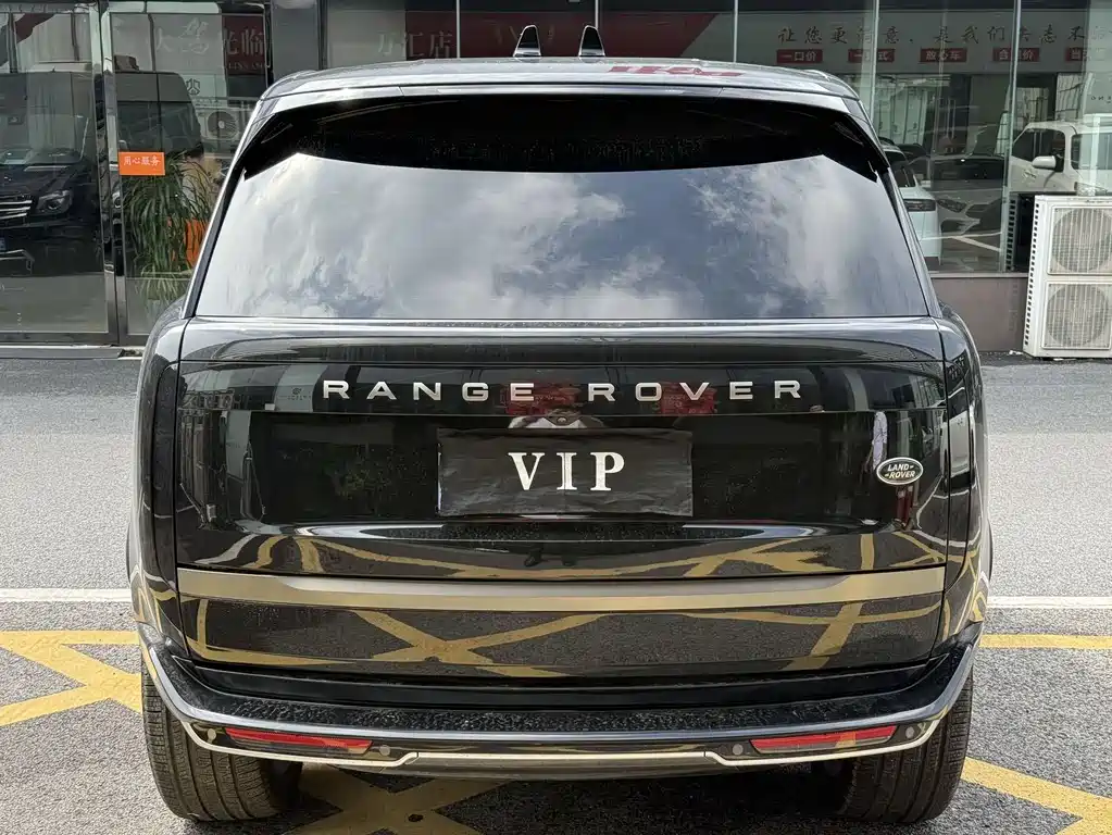 Land Rover Range Rover 2023 3.0 L6 400PS Vogue Long Wheelbase 2023 - thumbnail 5