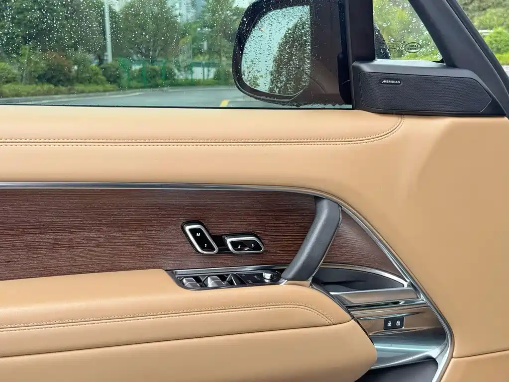 Land Rover Range Rover 2023 3.0 L6 400PS Vogue Long Wheelbase 2023 - thumbnail 13