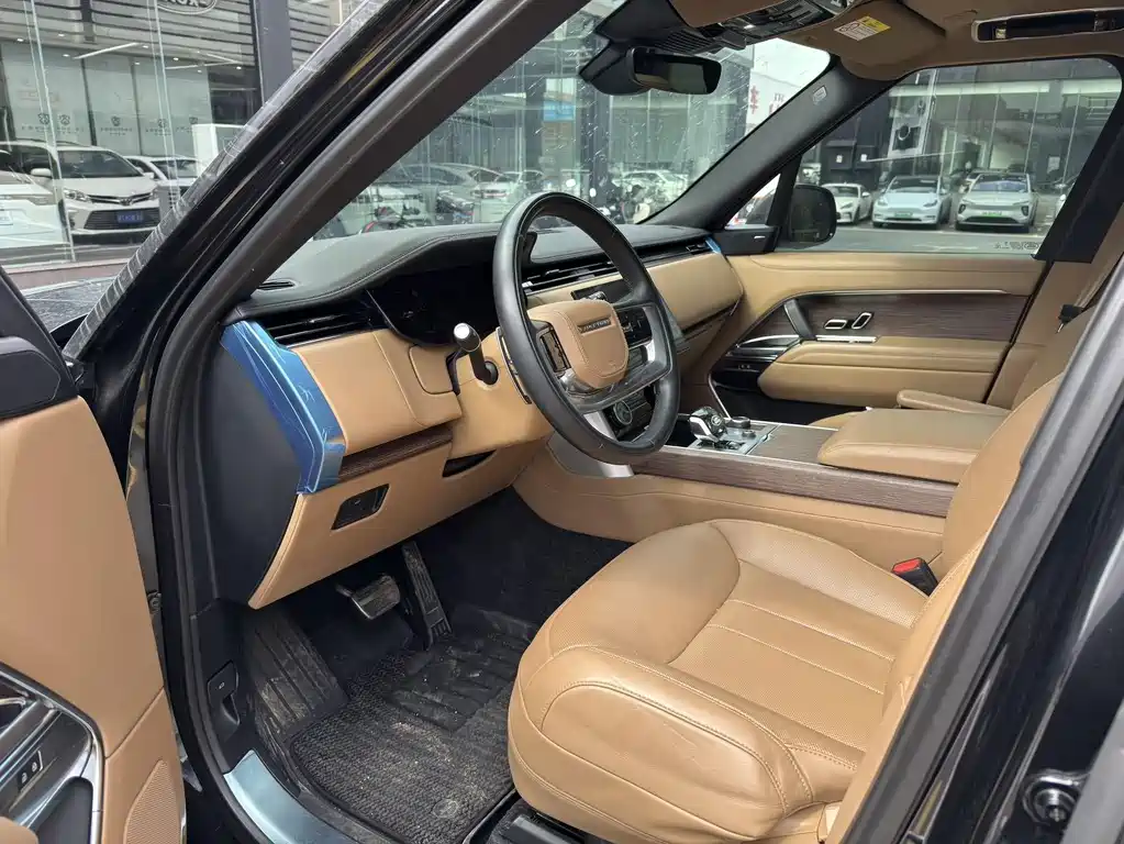 Land Rover Range Rover 2023 3.0 L6 400PS Vogue Long Wheelbase 2023 - thumbnail 15