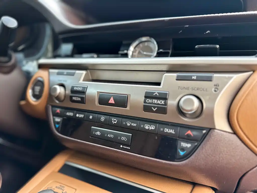 Lexus Lexus ES 2015 ES 200 Luxury Edition 2017 - thumbnail 20