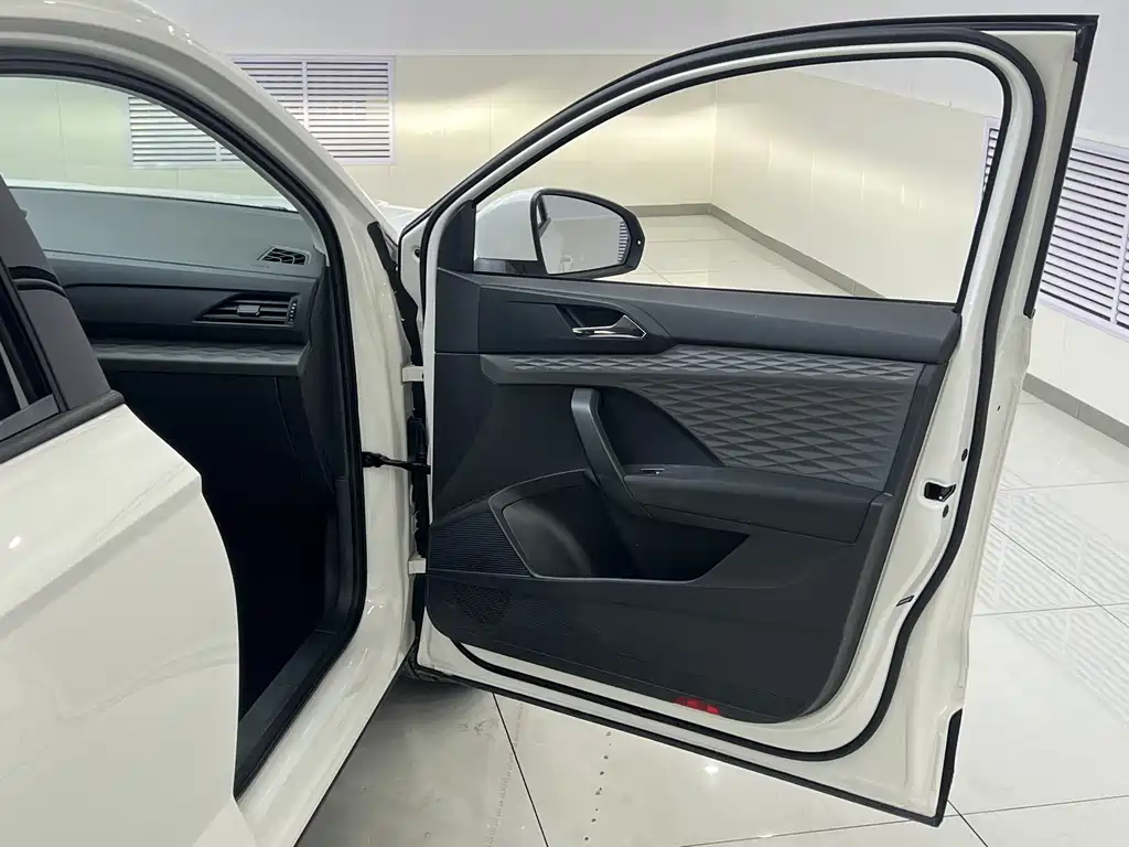 Volkswagen Tharu 2022 280TSI Front-Wheel Drive Style Edition 2022 - thumbnail 15