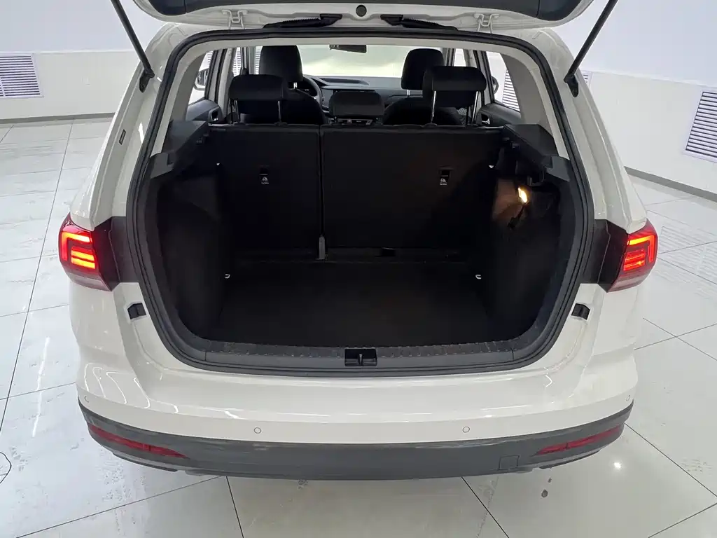 Volkswagen Tharu 2022 280TSI Front-Wheel Drive Style Edition 2022 - thumbnail 19