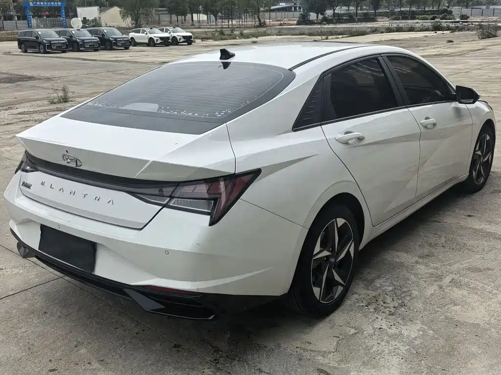 Hyundai Hyundai Elantra 2022 1.5L CVT GLS Premium Edition 2023 - thumbnail 9