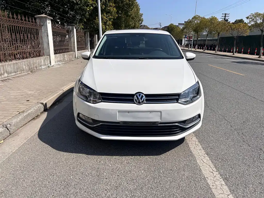 Volkswagen Volkswagen Polo 2016 1.6L Automatic Luxury Edition 2016 - thumbnail 2