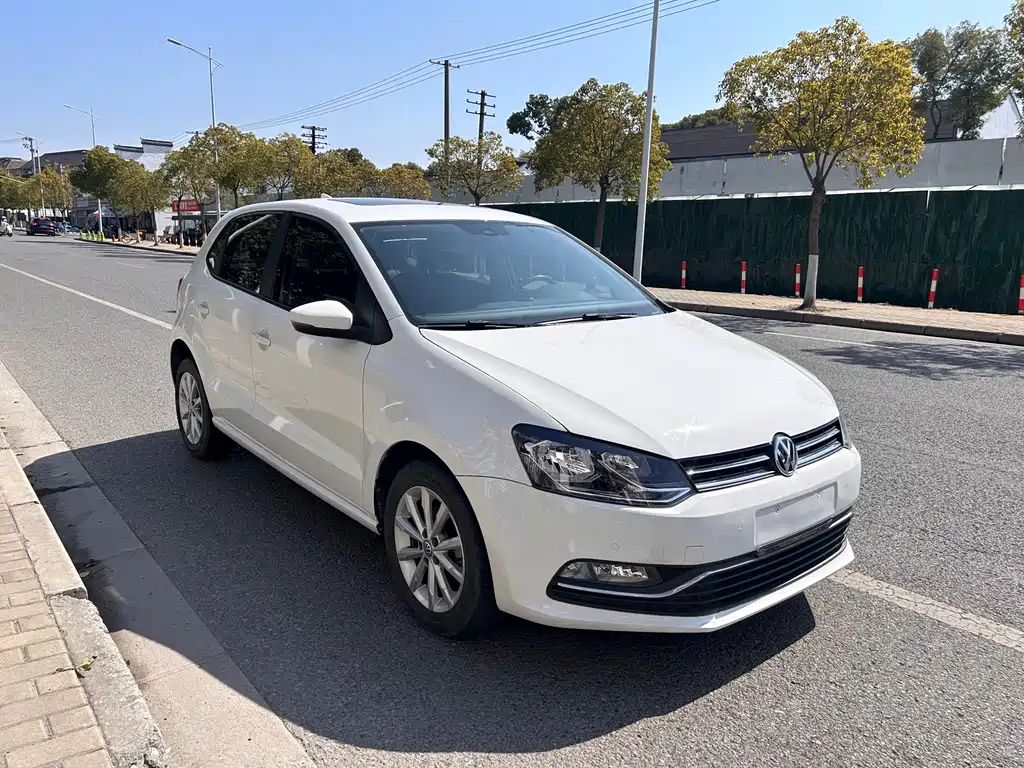 Volkswagen Volkswagen Polo 2016 1.6L Automatic Luxury Edition 2016 - thumbnail 3