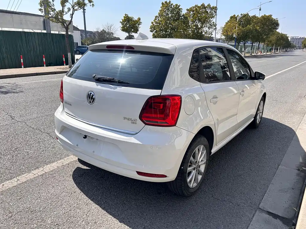 Volkswagen Volkswagen Polo 2016 1.6L Automatic Luxury Edition 2016 - thumbnail 4