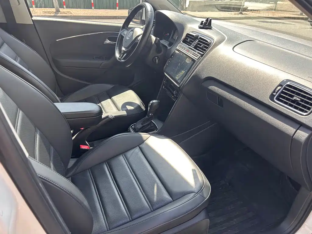 Volkswagen Volkswagen Polo 2016 1.6L Automatic Luxury Edition 2016 - thumbnail 7