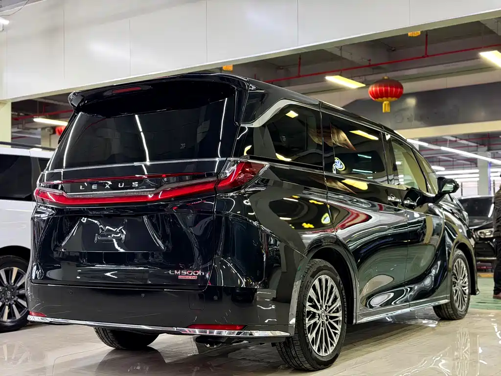 Lexus Lexus LM 350h Six-Seat Executive Edition 2026 - thumbnail 3