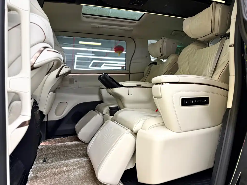 Lexus Lexus LM 350h Six-Seat Executive Edition 2026 - thumbnail 6