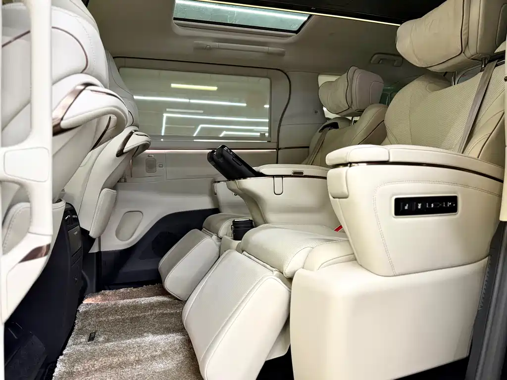 Lexus Lexus LM 350h Six-Seat Executive Edition 2026 - thumbnail 10