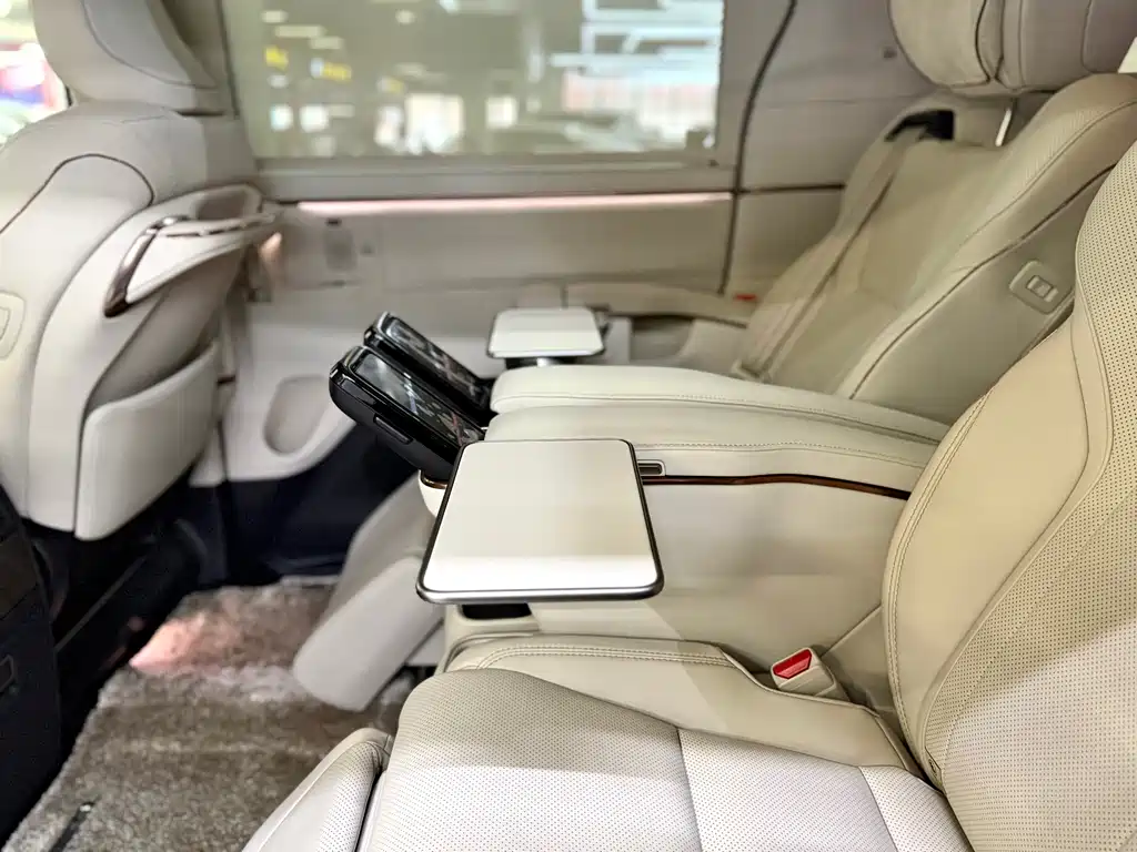 Lexus Lexus LM 350h Six-Seat Executive Edition 2026 - thumbnail 13