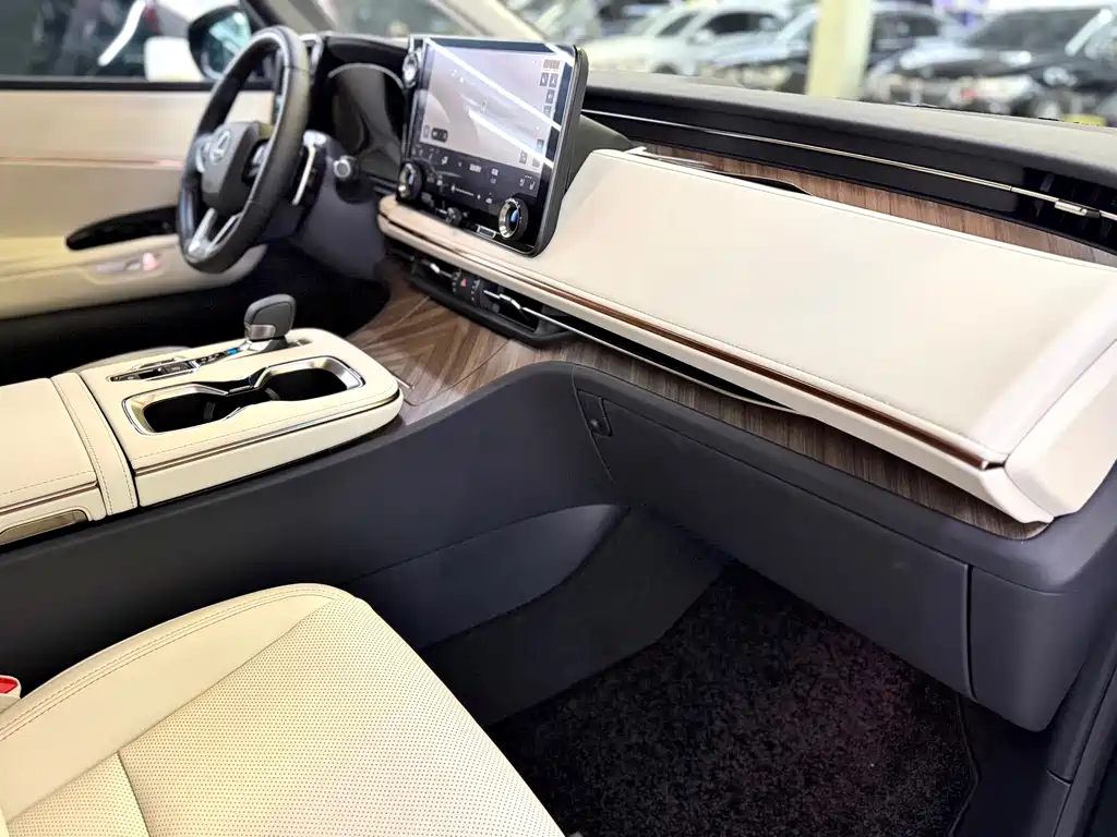 Lexus Lexus LM 350h Six-Seat Executive Edition 2026 - thumbnail 14