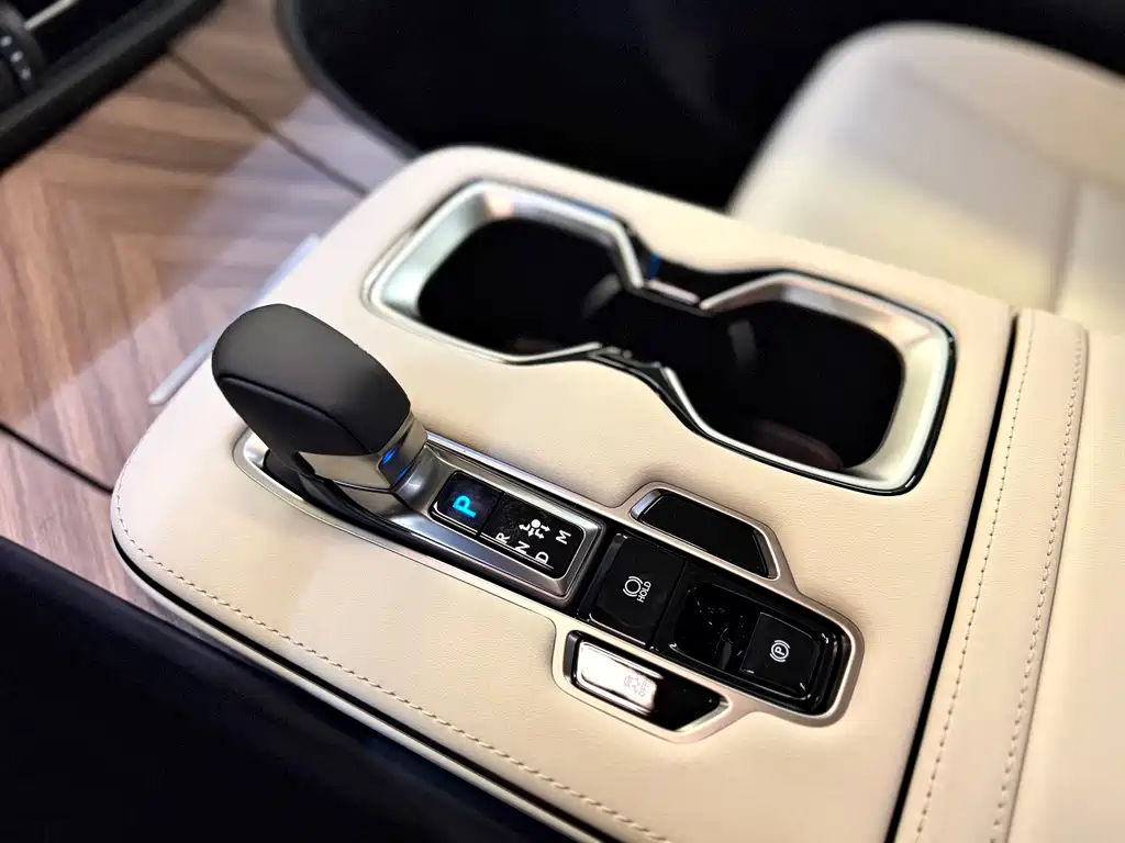 Lexus Lexus LM 350h Six-Seat Executive Edition 2026 - thumbnail 17