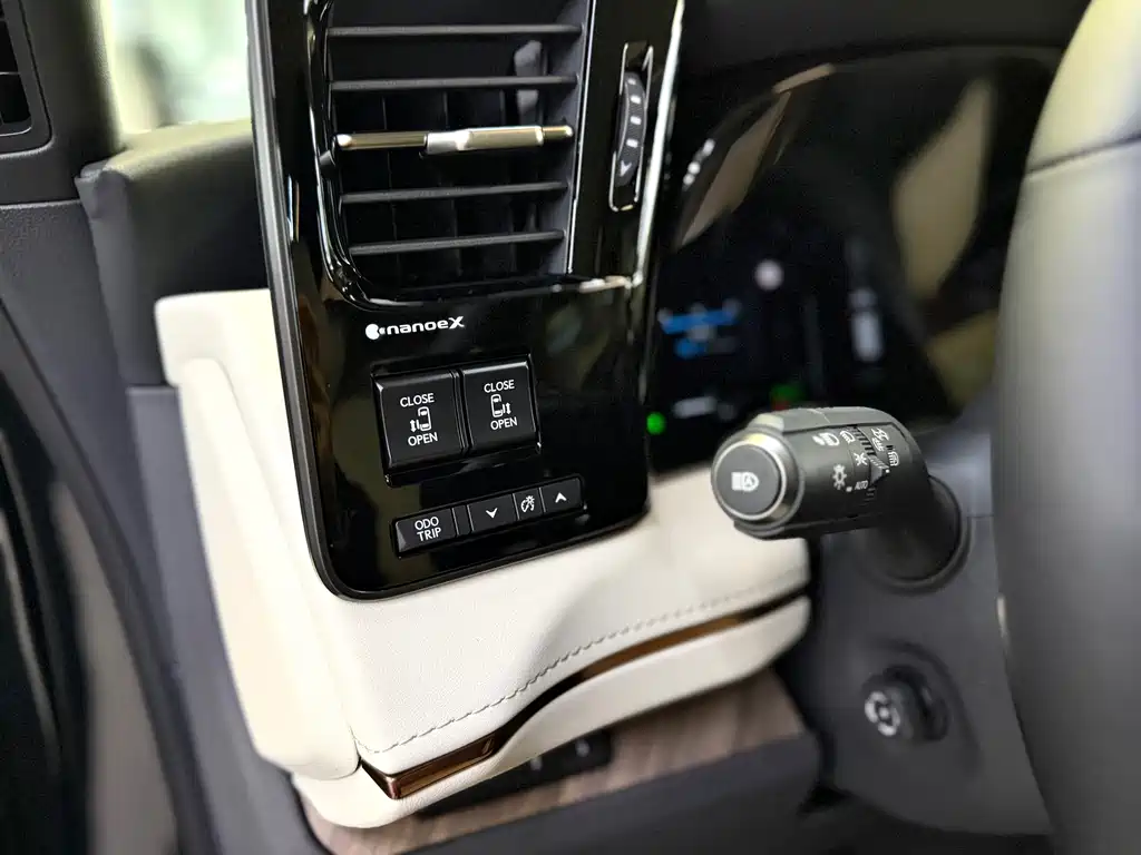 Lexus Lexus LM 350h Six-Seat Executive Edition 2026 - thumbnail 18