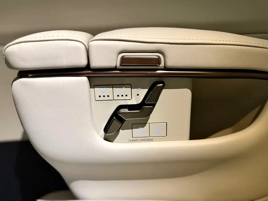 Lexus Lexus LM 350h Six-Seat Executive Edition 2026 - thumbnail 19