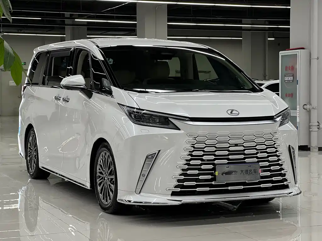 Lexus Lexus LM 350h Six-Seat Executive Edition 2025 - thumbnail 3