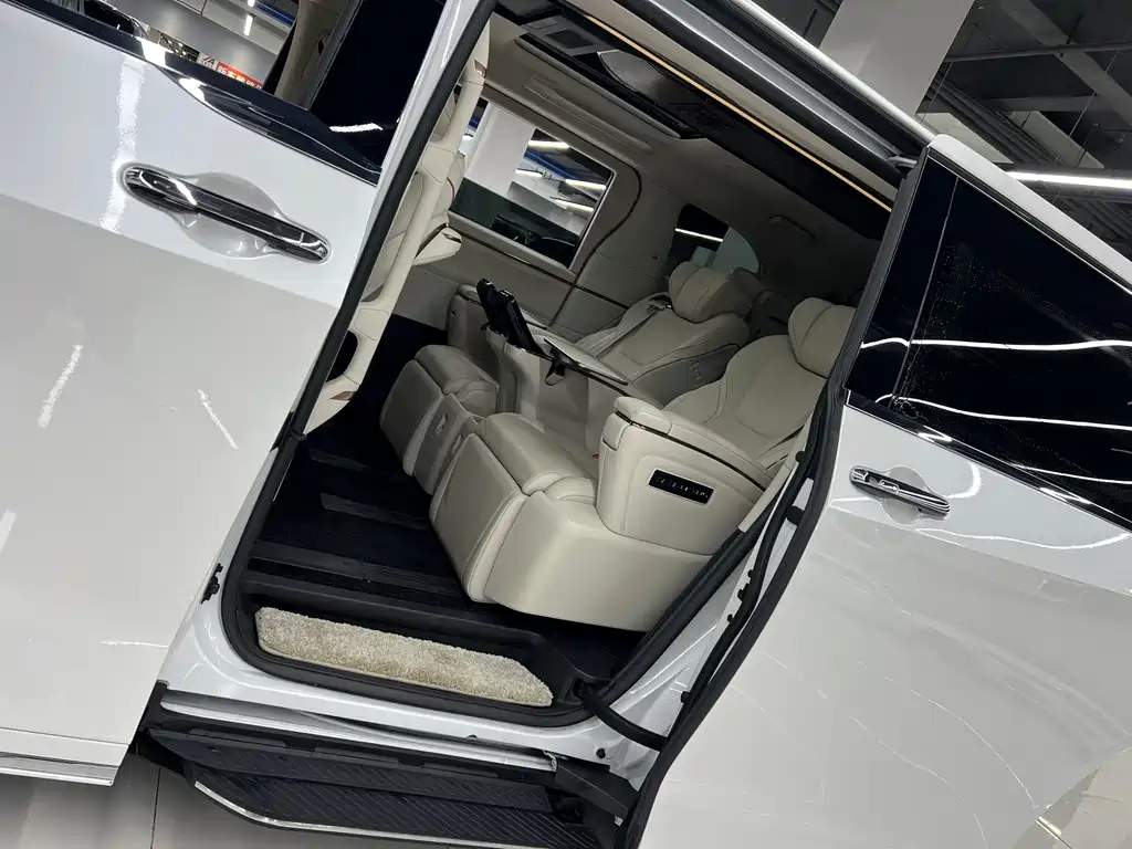 Lexus Lexus LM 350h Six-Seat Executive Edition 2025 - thumbnail 11