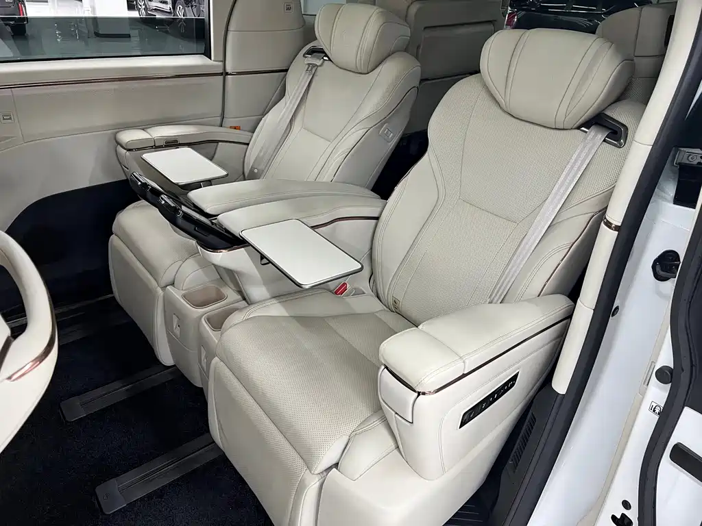 Lexus Lexus LM 350h Six-Seat Executive Edition 2025 - thumbnail 12