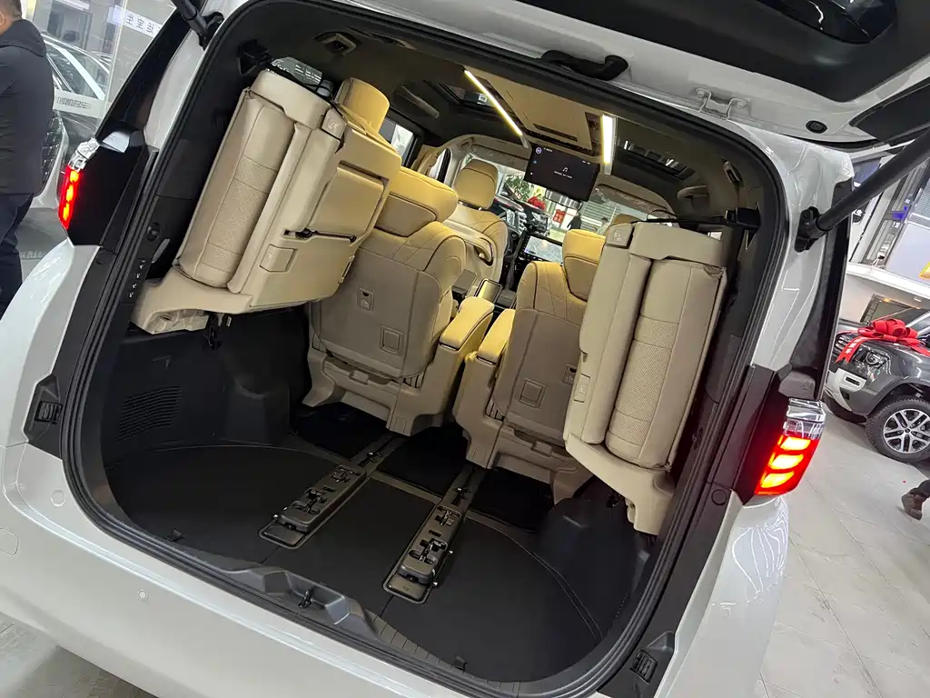 Toyota Alphard 2024 Model Hybrid 2.5L Premium Edition 2024 - thumbnail 8
