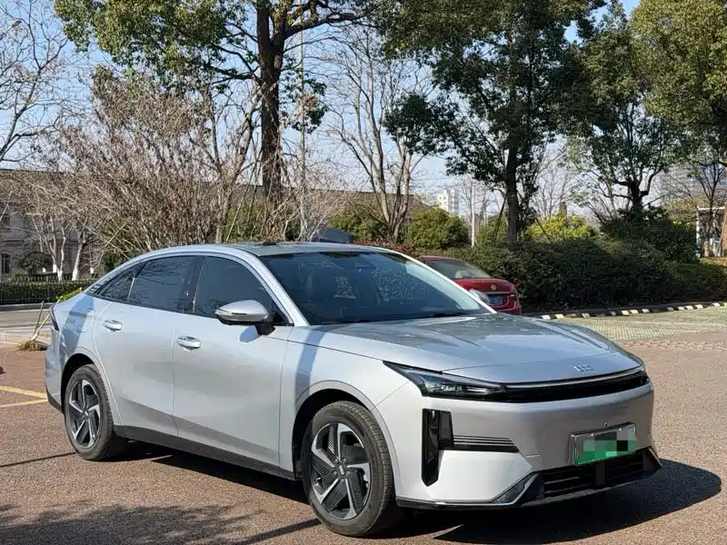 Geely Galaxy Geely Galaxy L6 2025 EM-i 140km Starship Edition 2025 - thumbnail 2