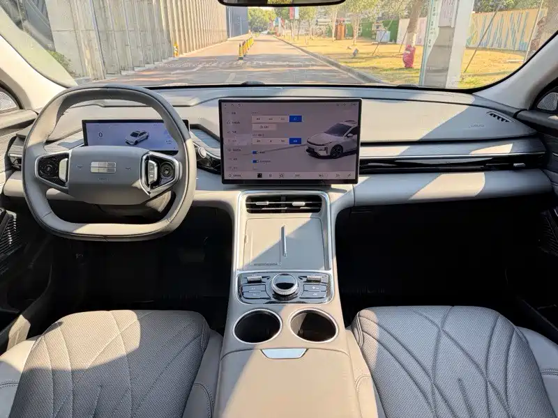 Geely Galaxy Geely Galaxy L6 2025 EM-i 140km Starship Edition 2025 - thumbnail 4