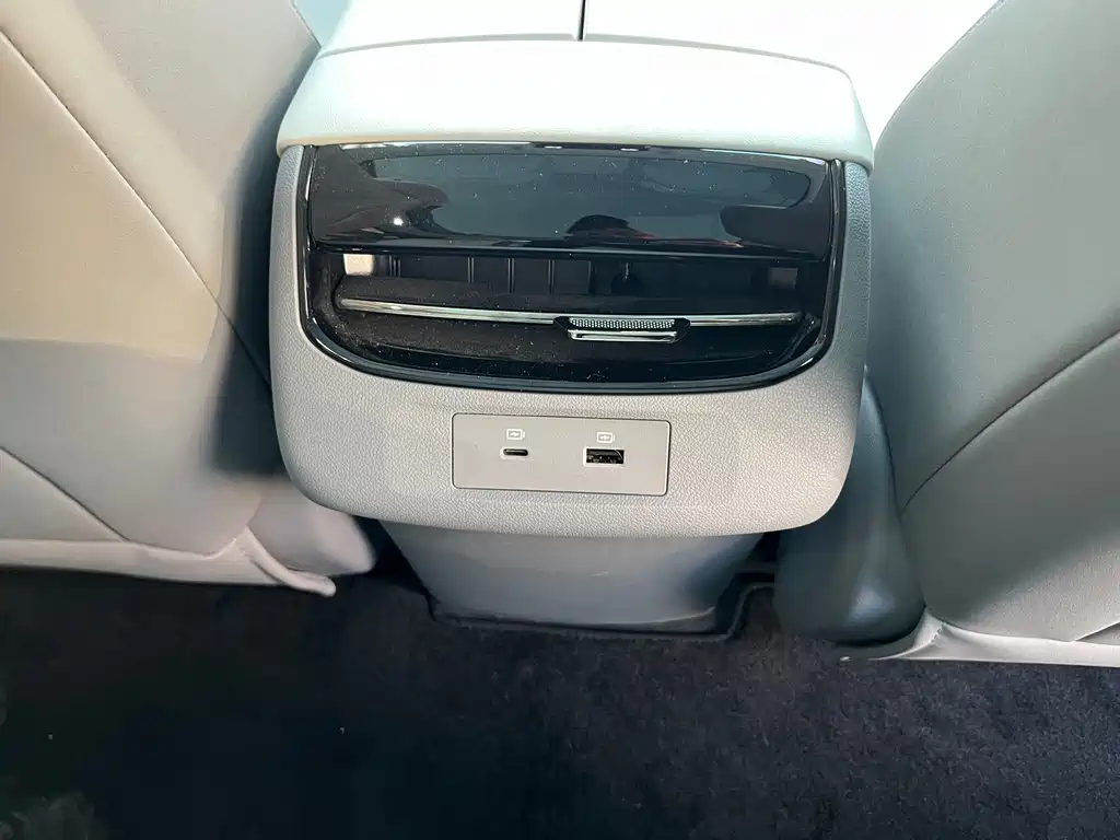 Dongfeng Yipai eπ007 2024 Pure Electric 540 AWD Max Edition 2024 - thumbnail 8