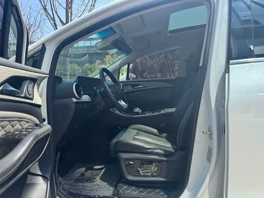 Dongfeng Foton Fengxing Yacht 2022 1.5T DCT Chasing Wind Edition 2023 - thumbnail 5
