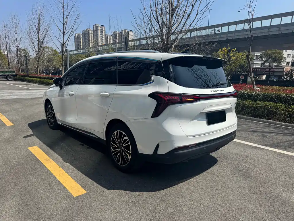 Dongfeng Foton Fengxing Yacht 2022 1.5T DCT Chasing Wind Edition 2023 - thumbnail 9