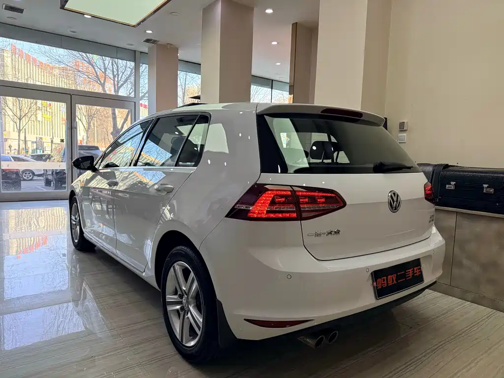 Volkswagen Golf 2017 230TSI Automatic Comfort Million Vehicle Commemorative Edition 2017 - thumbnail 4