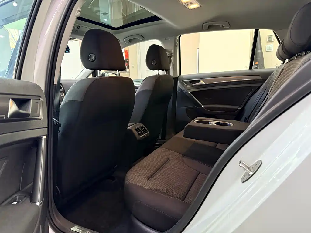 Volkswagen Golf 2017 230TSI Automatic Comfort Million Vehicle Commemorative Edition 2017 - thumbnail 9