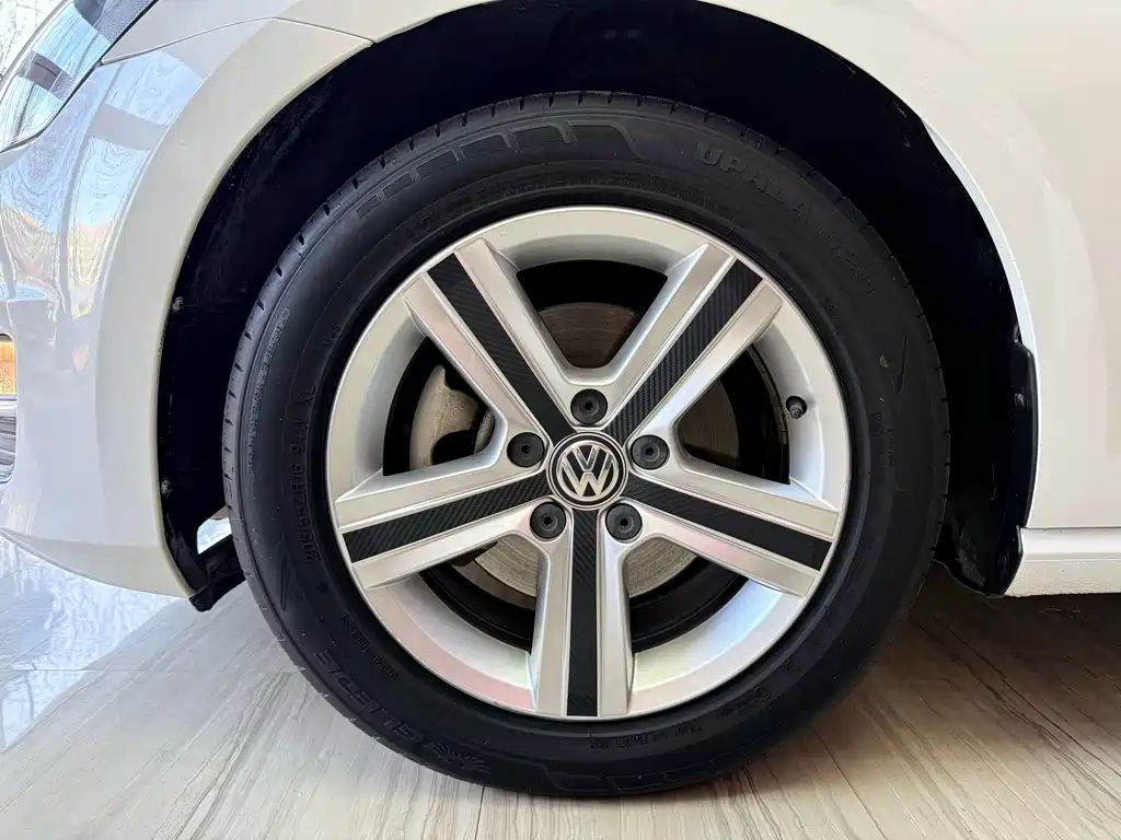 Volkswagen Golf 2017 230TSI Automatic Comfort Million Vehicle Commemorative Edition 2017 - thumbnail 20