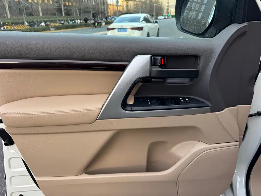 Toyota Land Cruiser 2015 4.0L V6 Middle East Base Model 2016 - thumbnail 8