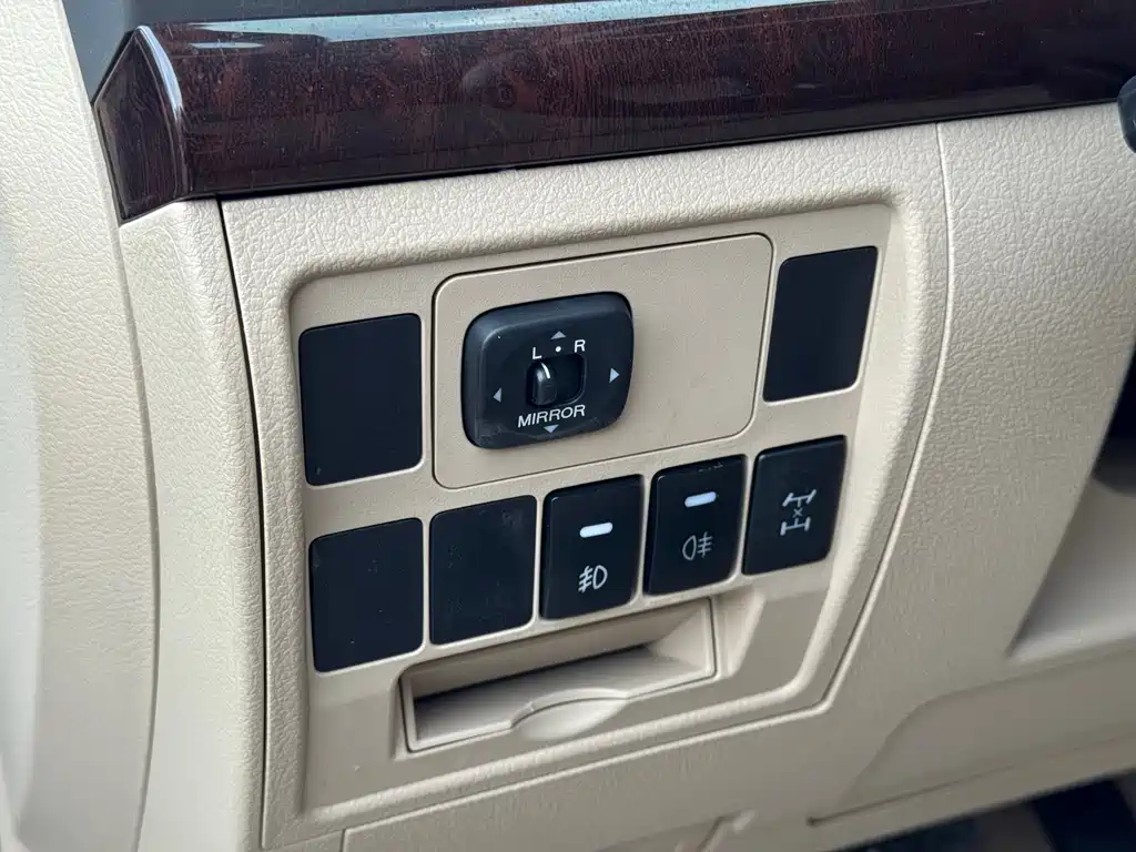 Toyota Land Cruiser 2015 4.0L V6 Middle East Base Model 2016 - thumbnail 9