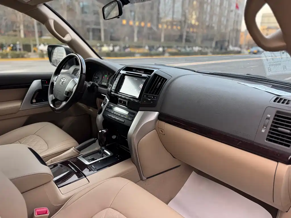 Toyota Land Cruiser 2015 4.0L V6 Middle East Base Model 2016 - thumbnail 10
