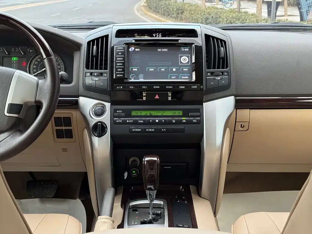Toyota Land Cruiser 2015 4.0L V6 Middle East Base Model 2016 - thumbnail 13
