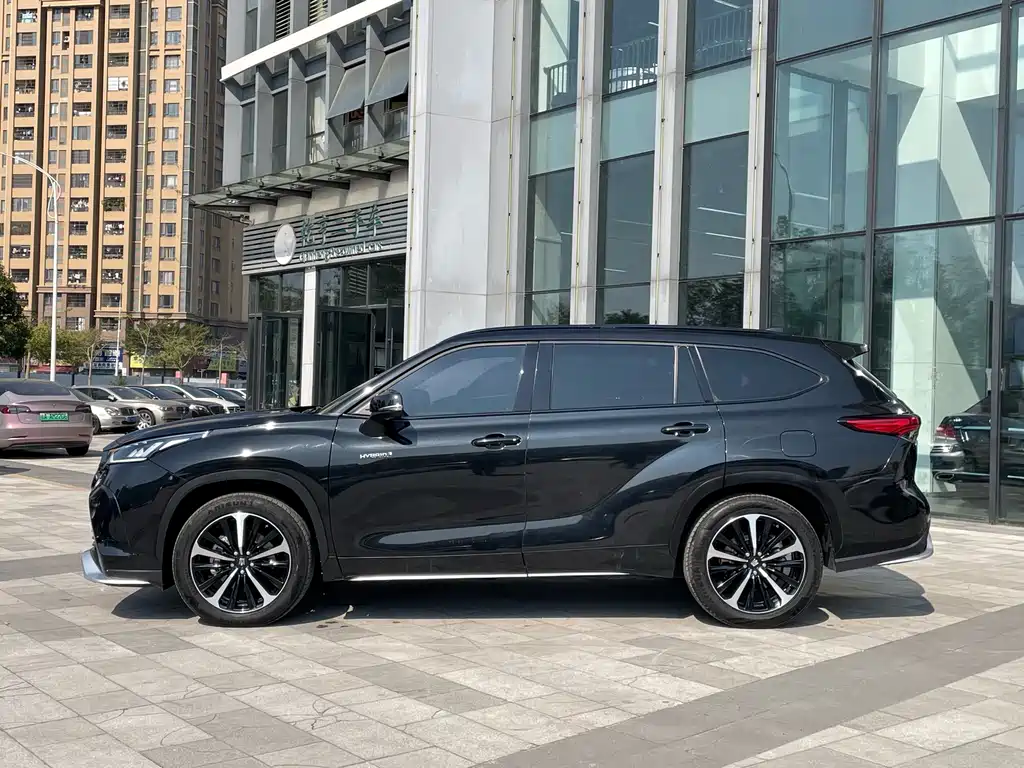 Toyota Toyota Crown Kluger 2021 2.5L HEV AWD Premium Edition 2021 - thumbnail 4