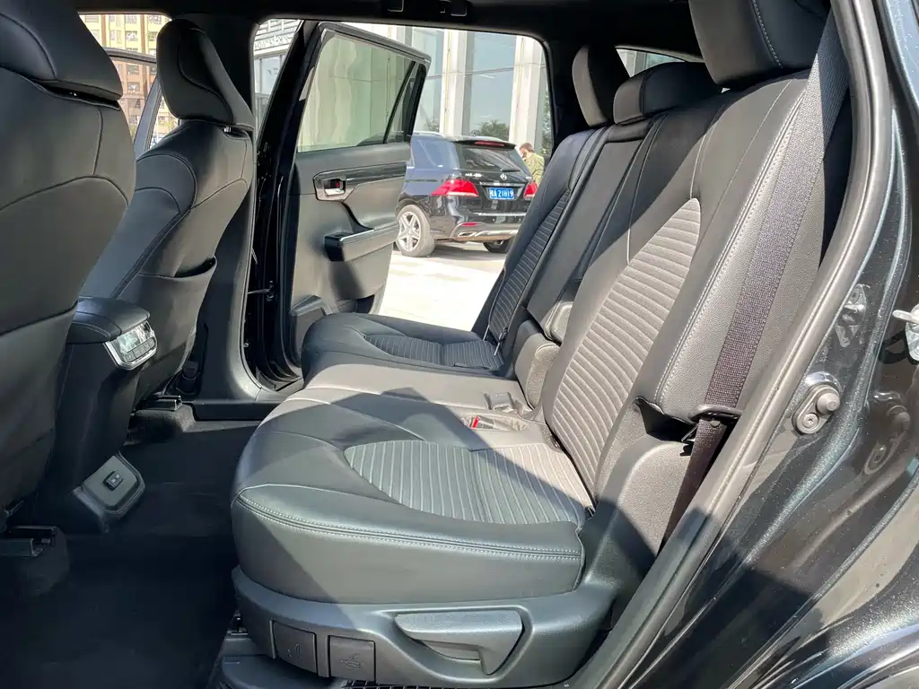 Toyota Toyota Crown Kluger 2021 2.5L HEV AWD Premium Edition 2021 - thumbnail 11