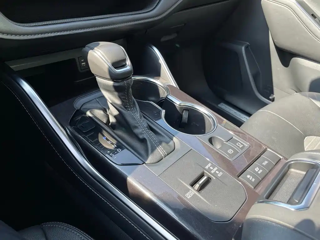 Toyota Toyota Crown Kluger 2021 2.5L HEV AWD Premium Edition 2021 - thumbnail 22