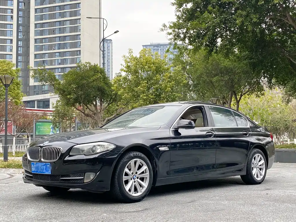 BMW BMW 5 Series 2011 523Li Luxury Model 2010 - thumbnail 2