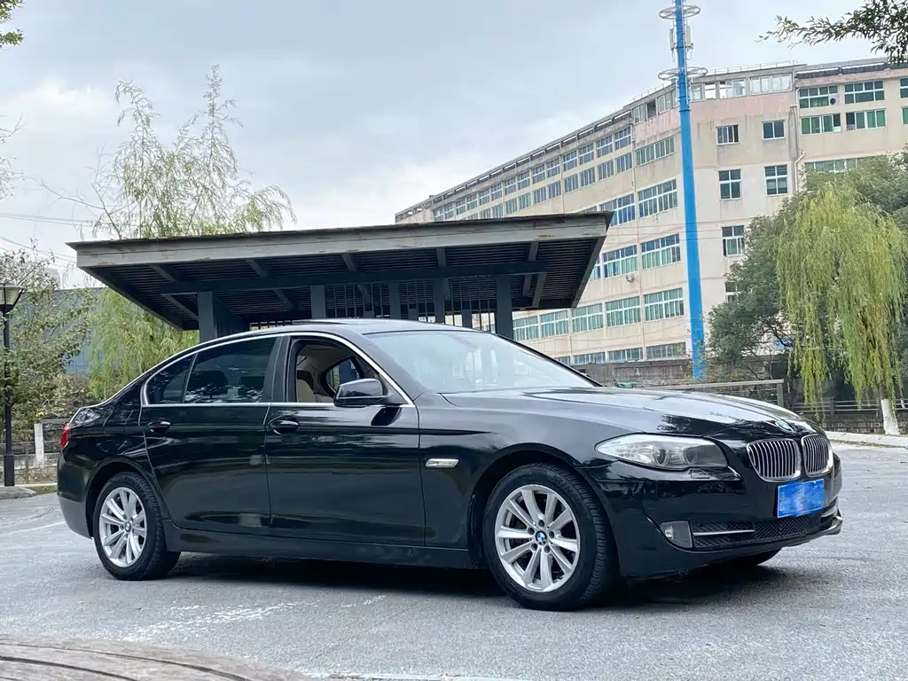 BMW BMW 5 Series 2011 523Li Luxury Model 2010 - thumbnail 3