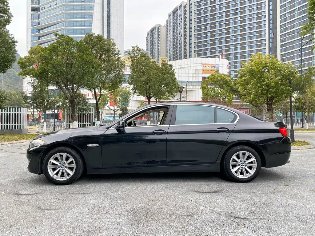 BMW BMW 5 Series 2011 523Li Luxury Model 2010 - thumbnail 4