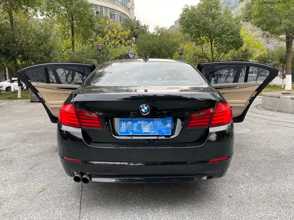 BMW BMW 5 Series 2011 523Li Luxury Model 2010 - thumbnail 6