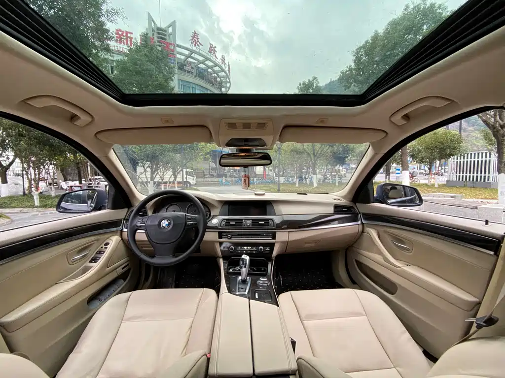 BMW BMW 5 Series 2011 523Li Luxury Model 2010 - thumbnail 9