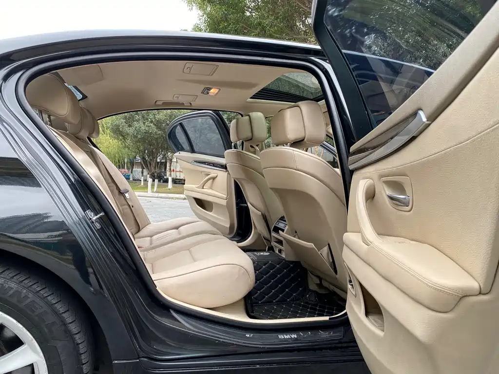 BMW BMW 5 Series 2011 523Li Luxury Model 2010 - thumbnail 13