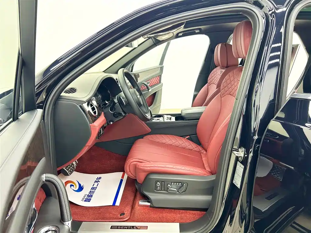 Bentley Bentayga 2016 6.0T Standard Edition 2018 - thumbnail 4