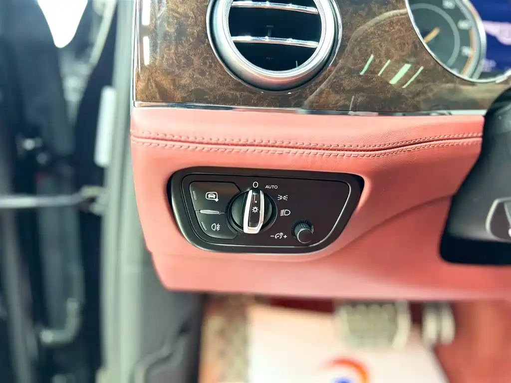 Bentley Bentayga 2016 6.0T Standard Edition 2018 - thumbnail 11
