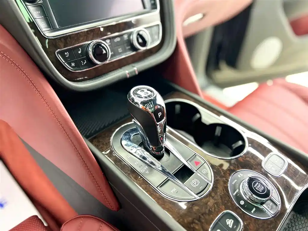 Bentley Bentayga 2016 6.0T Standard Edition 2018 - thumbnail 12