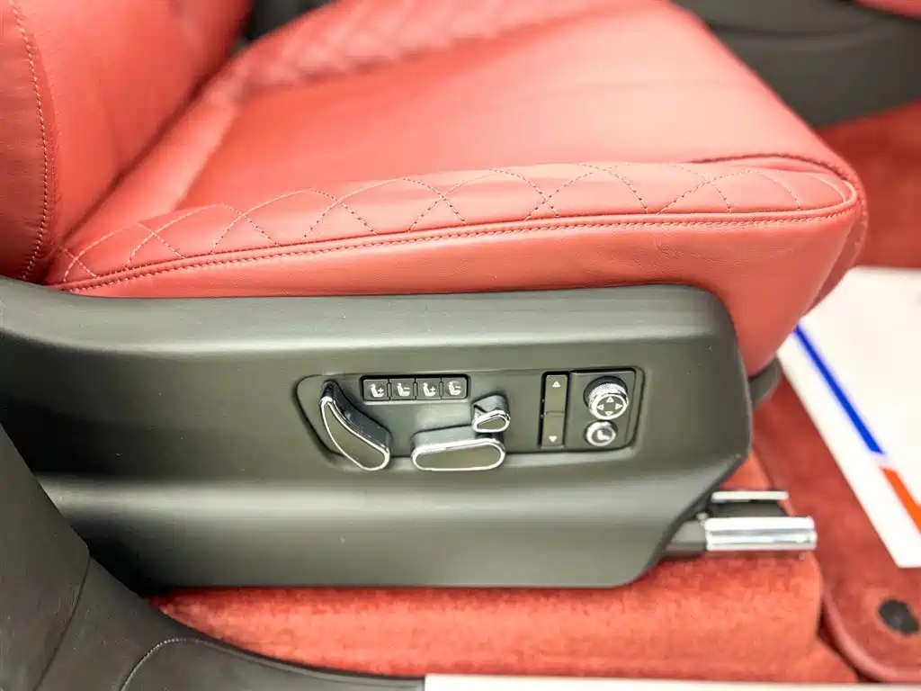 Bentley Bentayga 2016 6.0T Standard Edition 2018 - thumbnail 16