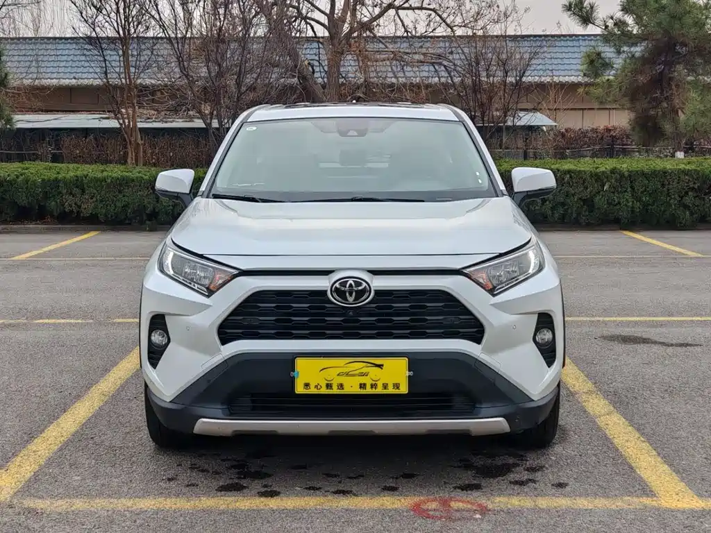Toyota RAV4 2022 2.0L CVT 2WD Fashion Plus Edition 2023 - thumbnail 2