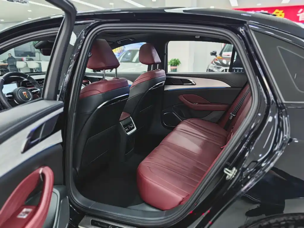 Hongqi Hongqi H5 2025 2.0T Automatic Xuan Ying Edition 2025 - thumbnail 5